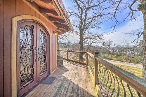 Sunset Bluff Treehouse On Bull Shoals Lake!