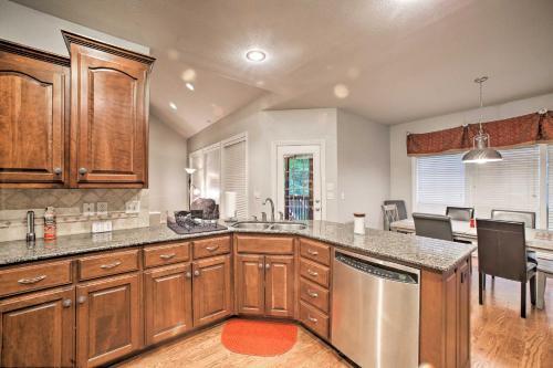 Bentonville Home With Pool Table, 2 Mi To Downtown!