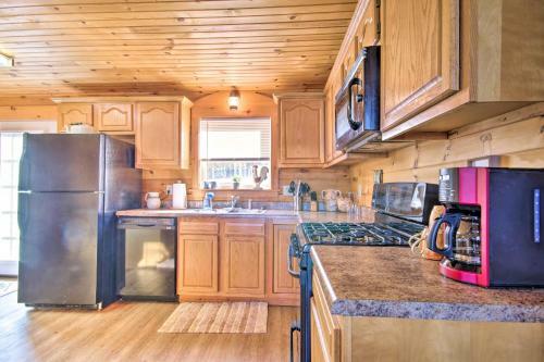 Large Cabin With Deck Overlooking Norfork Lake!