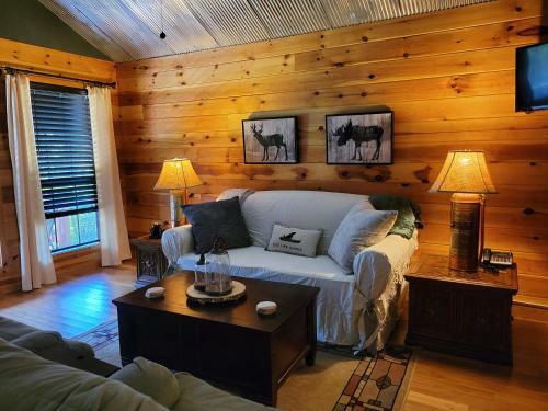 A Hasty Getaway, Amazing, Secluded Cabin For 2 On 10 Acres!