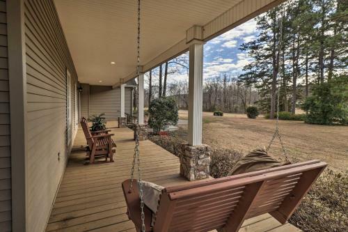 Luxurious Home With Direct River Access And Views