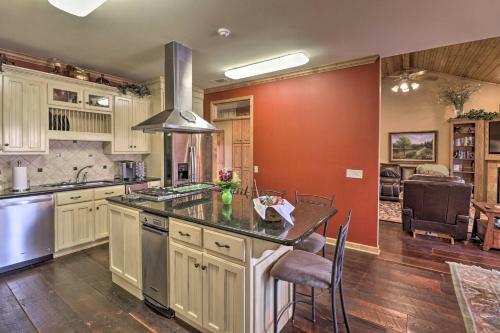 Luxurious Home With Direct River Access And Views