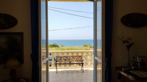 Casa Vacanza Fronte Mare - Villa Libert�