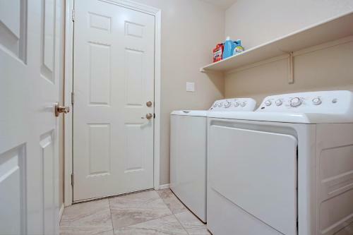 Dennis - Centrally Located 3br With Game Room
