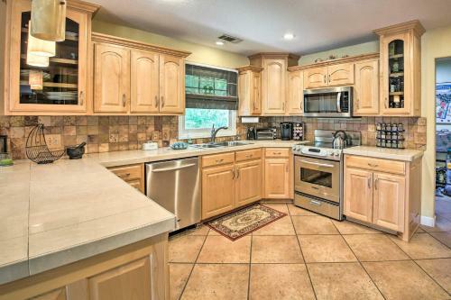 Waterfront Home With Dock 6 Mi To Hot Springs!
