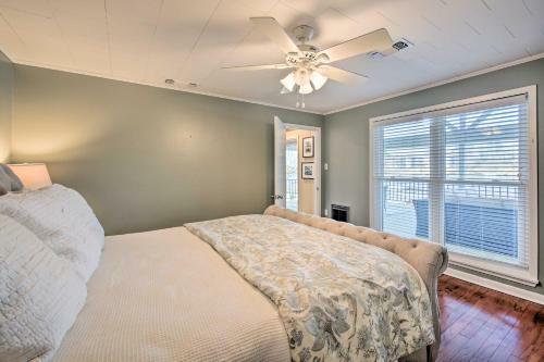 Waterfront Getaway With Dock On Lake Hamilton!