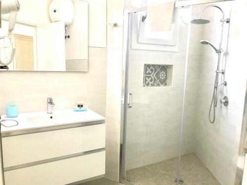 Angolo Mare Apartment & Rooms
