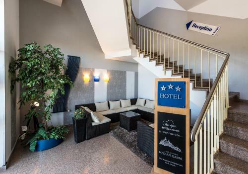 Hostal Median Hotel Garni