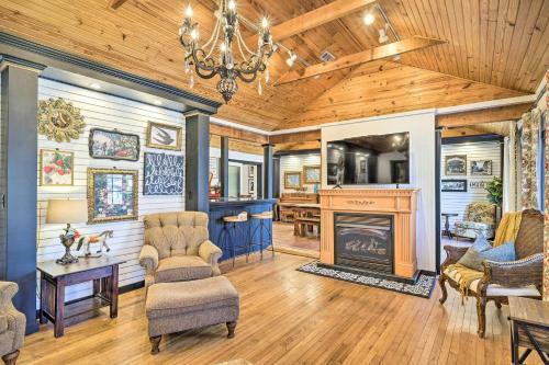 Eclectic Osage Cottage In Historic District