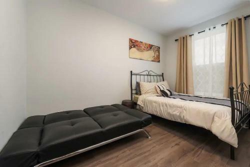 Spacious Townhouse With Rooftop Deck