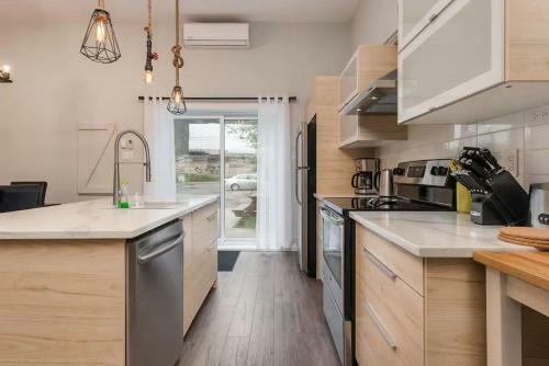 Spacious Townhouse With Rooftop Deck