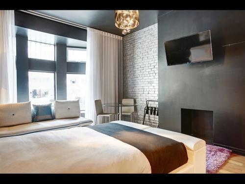 Golden District Mcgill Downtown Stays Studios Design 9