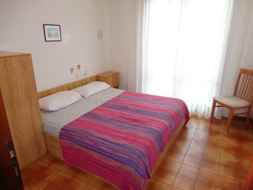 Apartment Near The Beach-pool-tv-ac