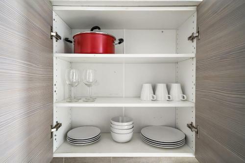 Hutchison Apartments By Restavio