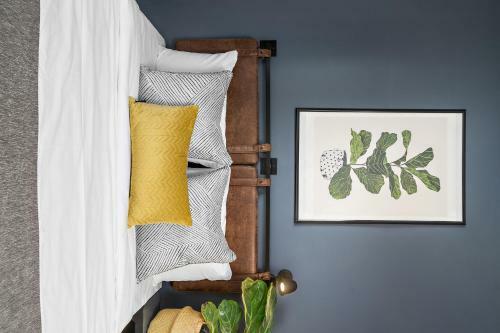 Hutchison Apartments By Restavio