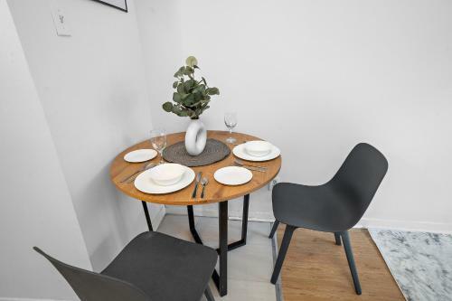 Hutchison Apartments By Restavio