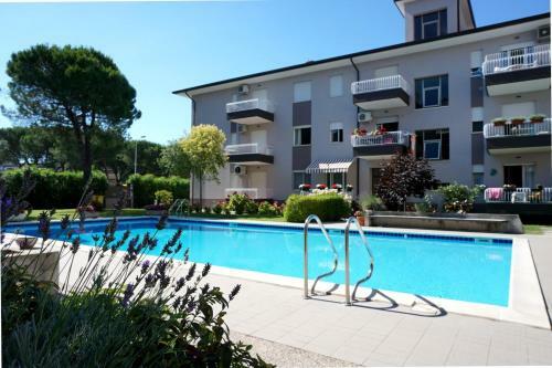 Amazing Apartment With Pool For 5 People