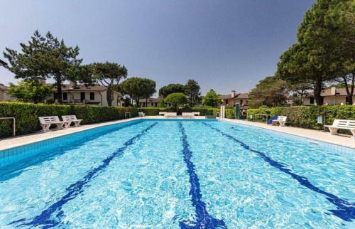Splendid Terraced Villa With 6 Beds
