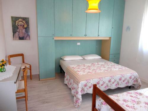 Apartment For 7 People With Sea View A C