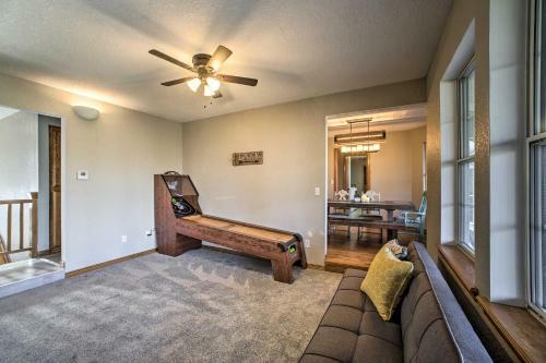 Spacious Home On Beaver Lake With Deck And Fire Pit!