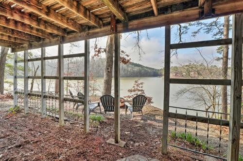 Riverfront Retreat With Game Room, Large Deck And Grill