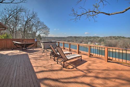 Lovely Hot Springs Escape With Deck And Hot Tub!