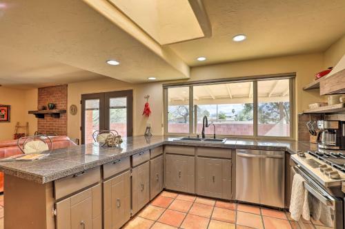 Tucson Haven With Pool, Fireplace And Mtn Views!
