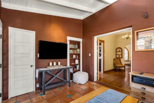 Hip & Historic By Casago