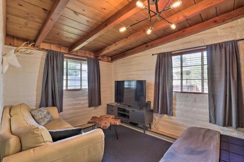 Vibrant Tucson Home Pool, Hot Tub And Fire Pit