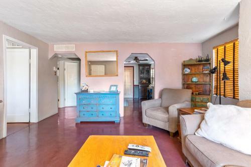 Classy 1940's Midtown Tucson Casita