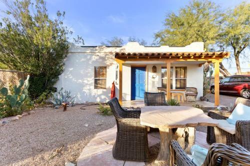 Classy 1940's Midtown Tucson Casita