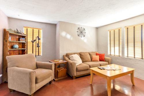 Classy 1940's Midtown Tucson Casita