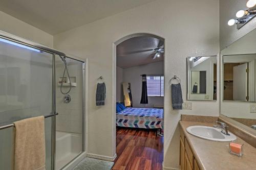 Spacious Southwestern Hideaway Pets Welcome!