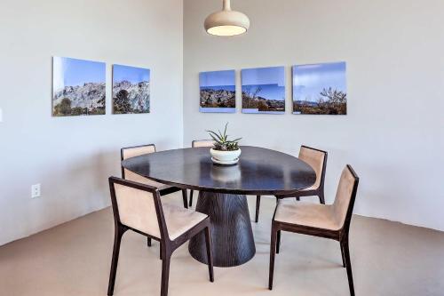 Modern Desert Dwelling With Panoramic Views!