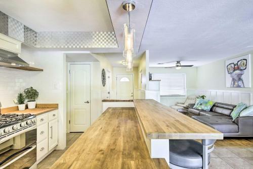 Phoenix Home With Pool, Backyard, And Gas Grill!