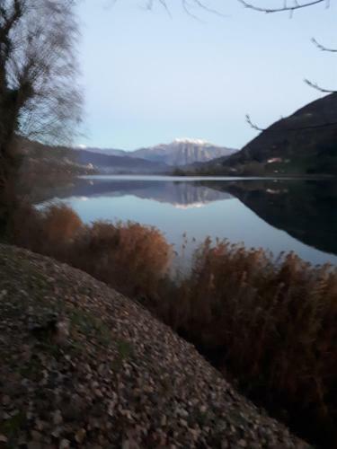 Un Nido Sul Lago