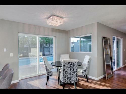 Pool Villa House In North Phoenix