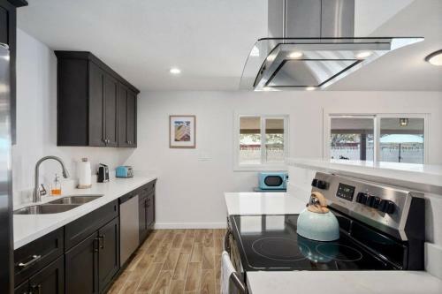Fab Phx Getaway W/ Pool & Fire Pit