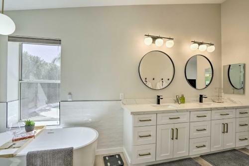 Contemporary Phoenix Gem With Putting Green!