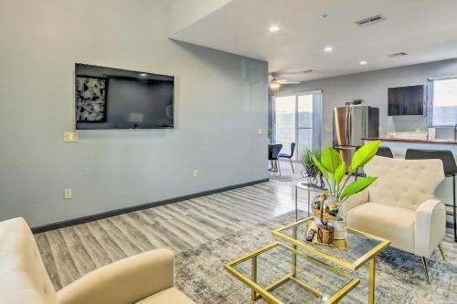 Chic Pet-friendly Townhome Near Papago Park!