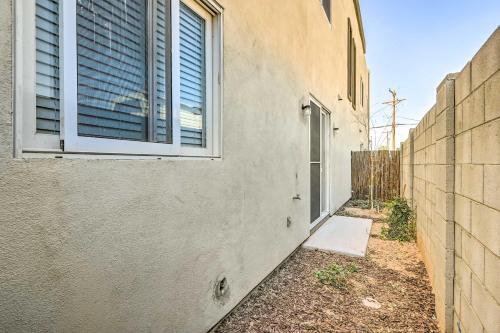 Chic Pet-friendly Townhome Near Papago Park!