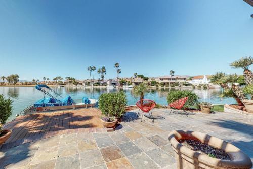 Lakefront Oasis