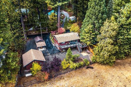 Enchanting Cabin With Deck And Natl Forest Views