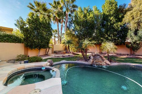 Luxe Lakewood Villa
