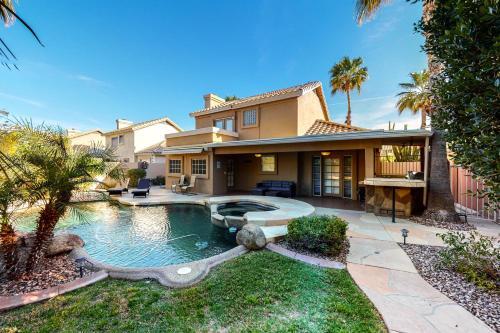 Luxe Lakewood Villa