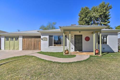 Remodeled Phoenix Home With Yard, Close To I-17
