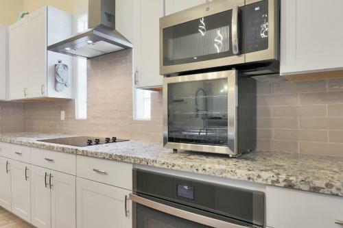 Conveniently Located Modern Luxury Home
