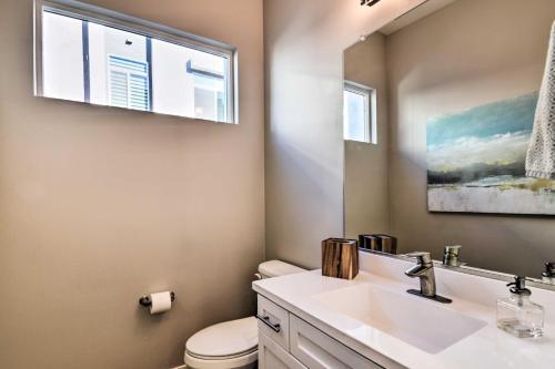 Spacious Phoenix Townhome With Balcony And Office