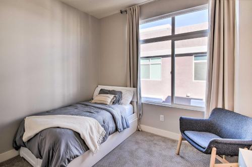 Spacious Phoenix Townhome With Balcony And Office