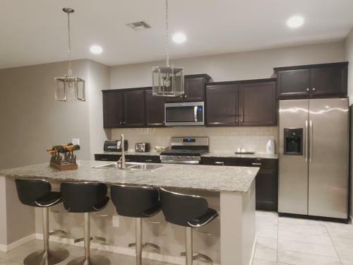Adventure Short Term Stays - Southgate Ave
